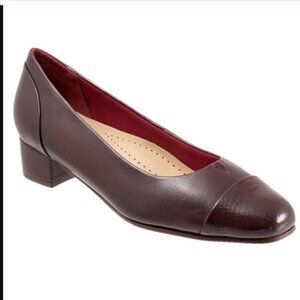 NWT Trotters Daisy Pump, Burgundy Snake, 10 M and 9 M
